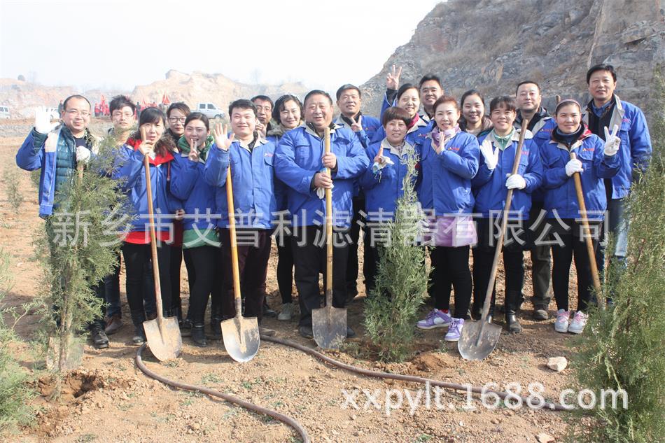 艾普利鳳凰山植樹，為美麗新鄉(xiāng)添新綠(圖1)